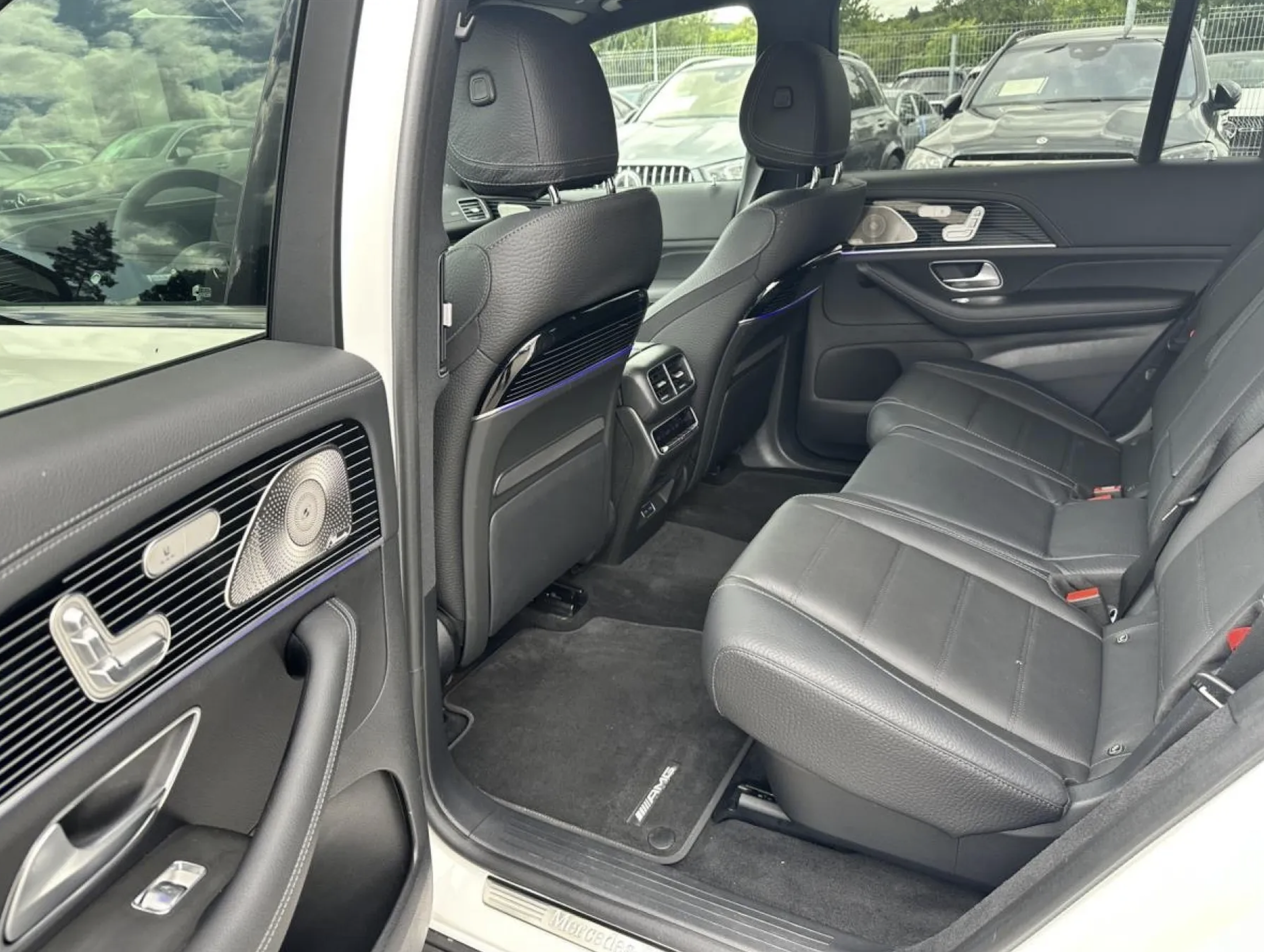 MERCEDES GLS 450d AMG | FACELIFT | SKLADEM | ČESKÉ OJETÉ AUTO | BÍLÁ S ČERNOU KŮŽÍ | MAXIMÁLNÍ VÝBAVA | VIP SLEVA | NÁKUP ONLINE | AUTOiBUY.com